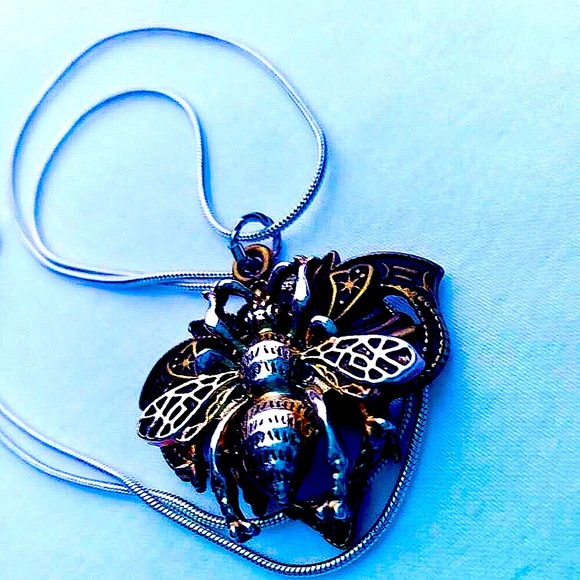 Brazenly Buzzin' Handcrafted Necklace - Picture 3 of 5